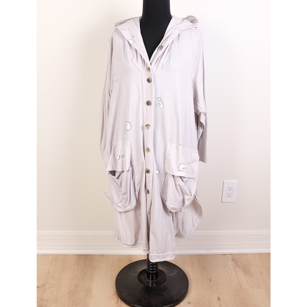 Grizas Hooded Button-Front Long Jacket in Light Gray with Pockets